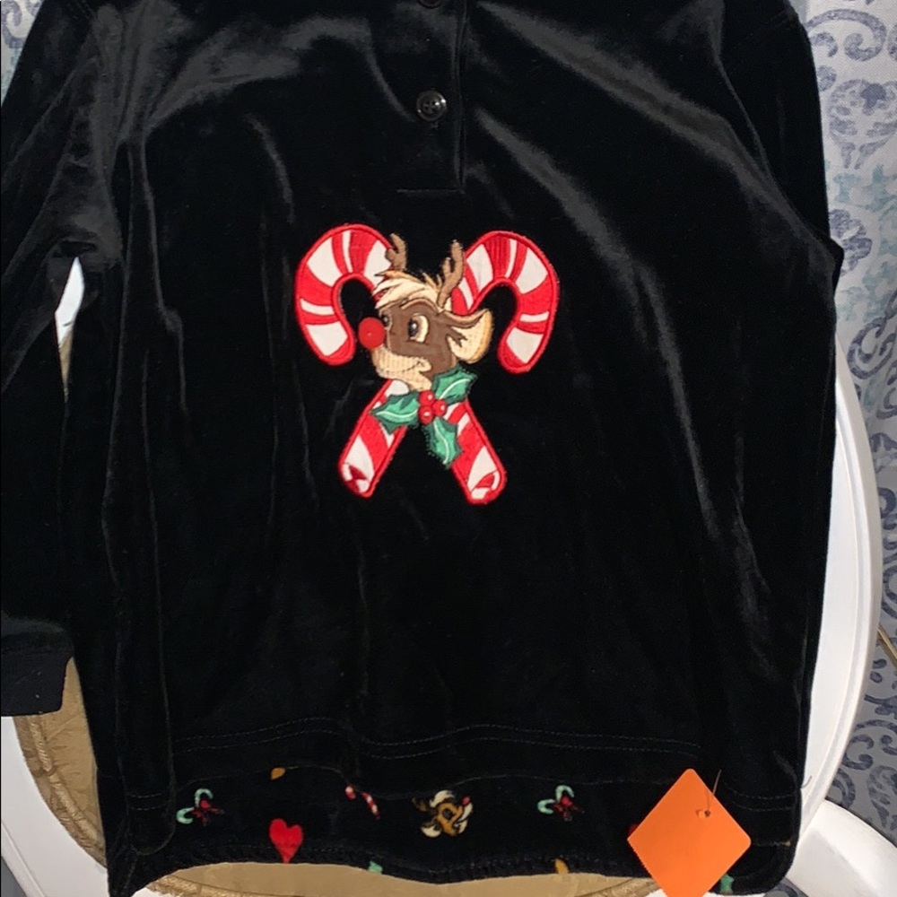 Size 4T Rudolph pullover top. Hi-low cut